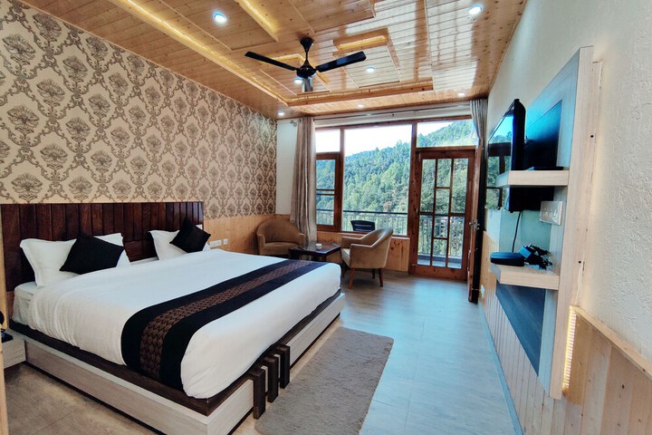 Room 6 of 28