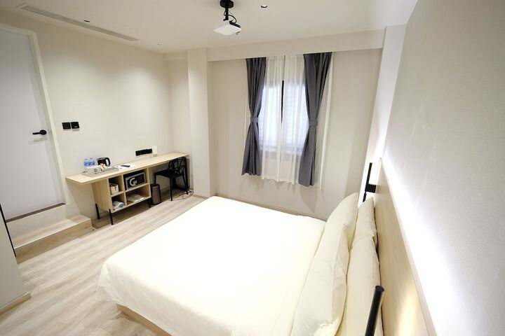 Room 33 of 112
