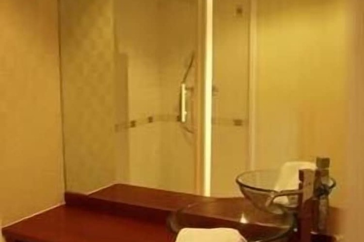 Room 26 of 73