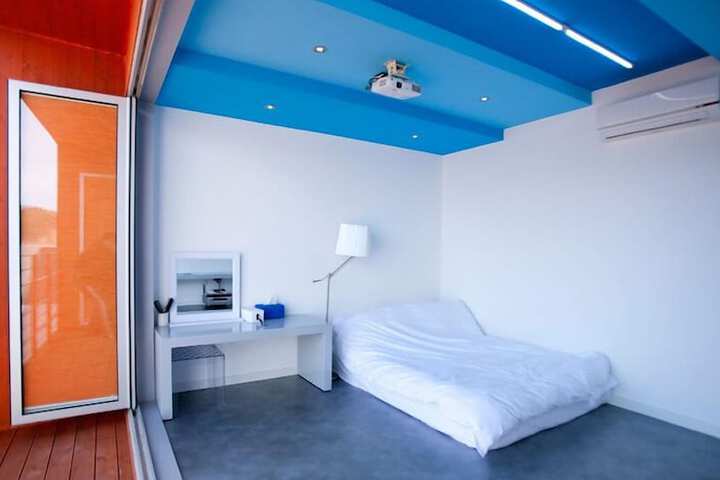 Room 3 of 37