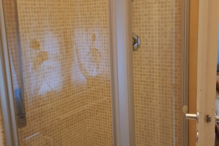 Room 33 of 81