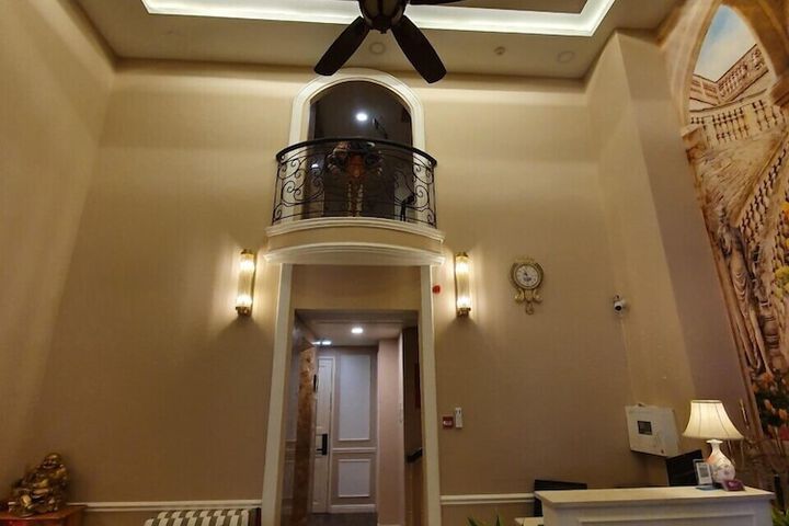 Hotel Interior 4 of 91