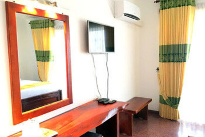 Room 13 of 25