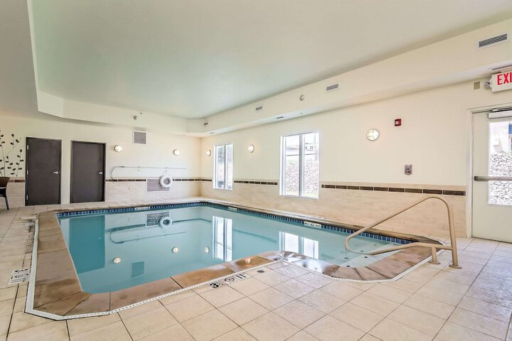 Hotel with Pool