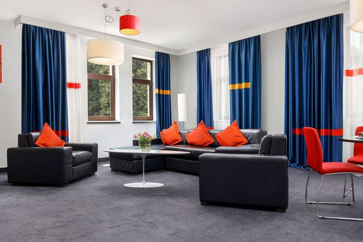 Room 33 of 140