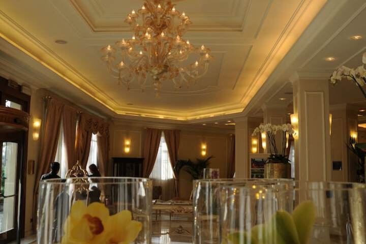 Guest Lobby