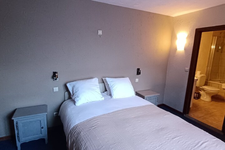 Room 2 of 16