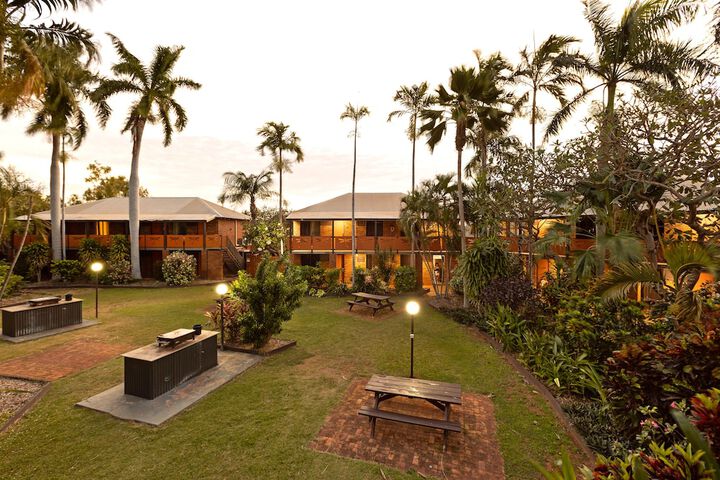 Hotel Exterior 74 of 80
