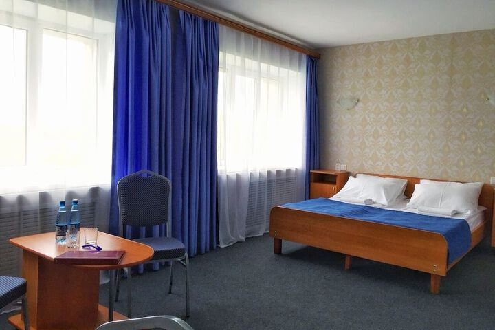Room 7 of 8