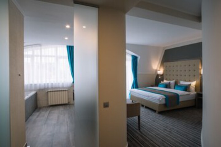 Room 36 of 48