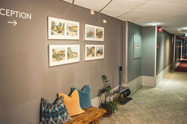 Entrance & Lobby