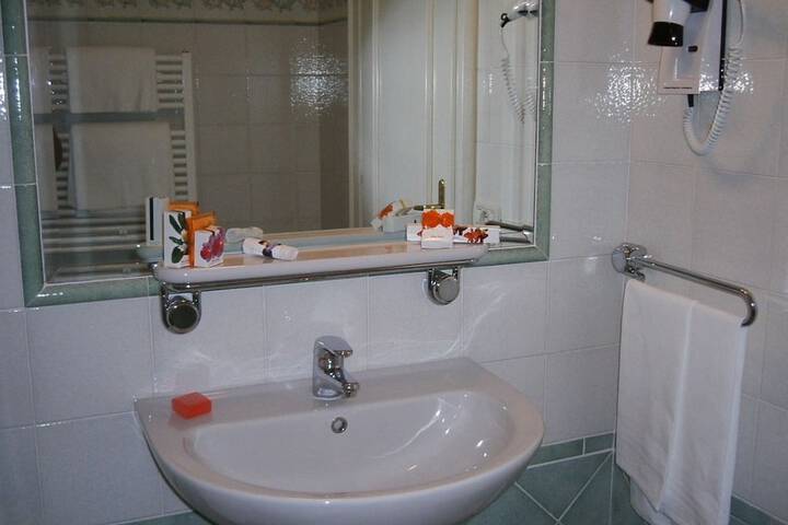 Room 10 of 31