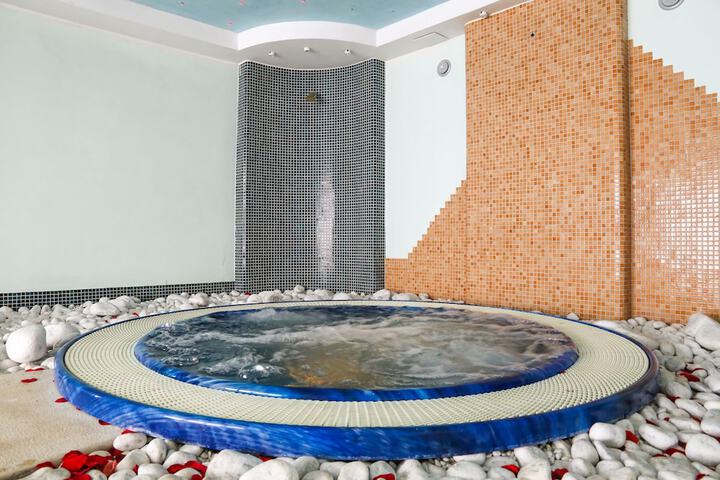 Pool 60 of 110