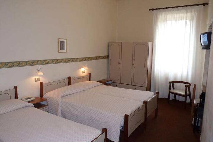 Room 6 of 20