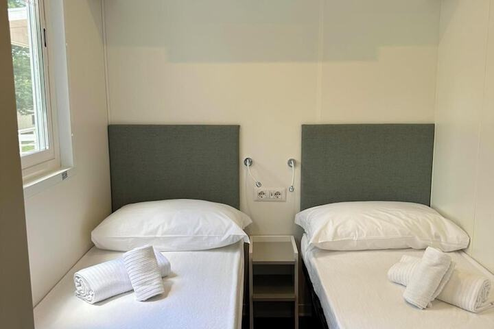 Room 25 of 168