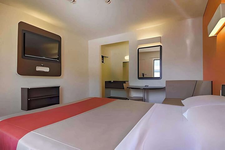 1 King Bed (1 of 6)