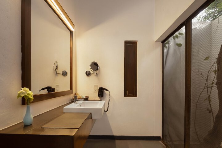 Room 27 of 52