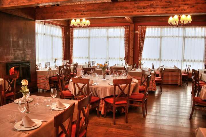 Dining 17 of 21