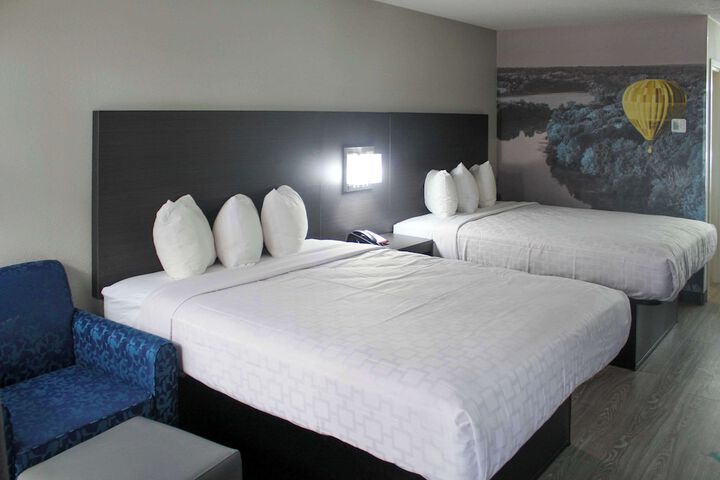 2 Queen Beds (3 of 6)