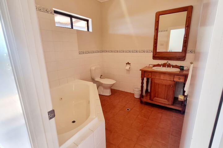 Room 9 of 16