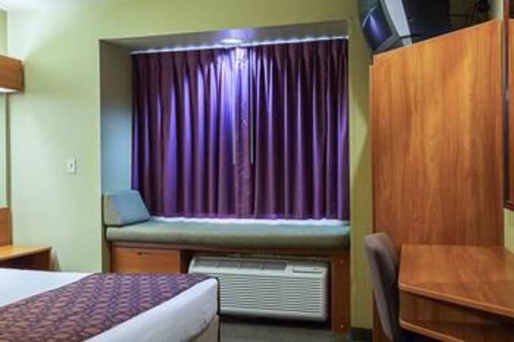 Room 8 of 30
