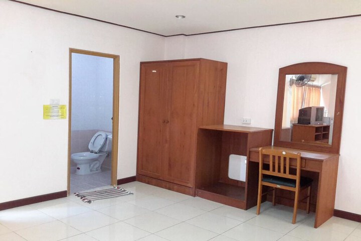 Room 8 of 13
