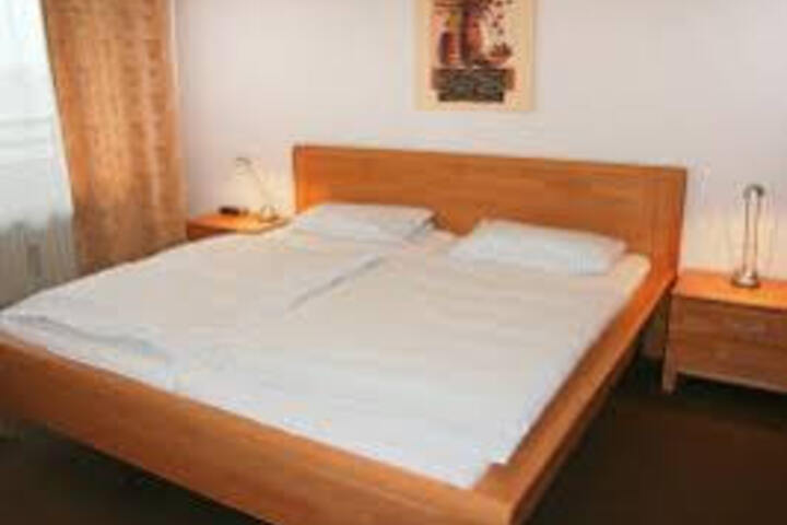 Room 4 of 7