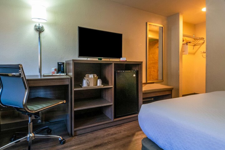 2 Double Beds (10 of 11)