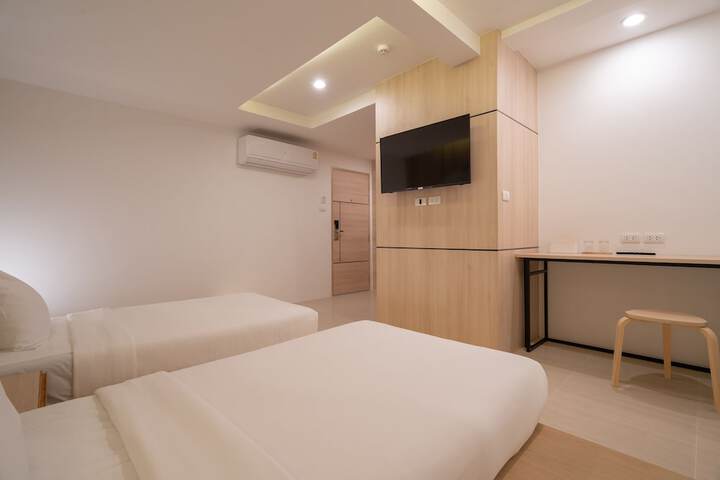 Room 9 of 63