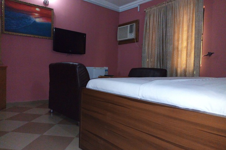 Room 16 of 34