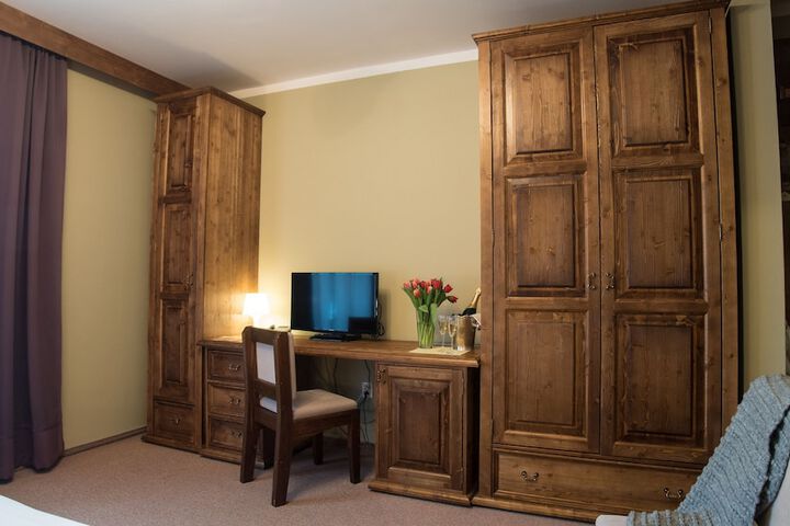 Room 4 of 62