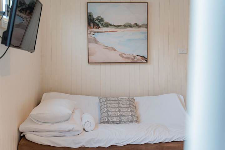 Room 43 of 173
