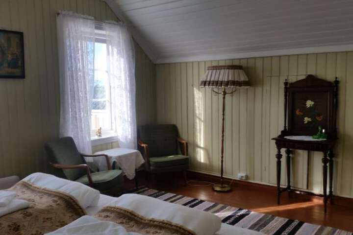 Room 11 of 37