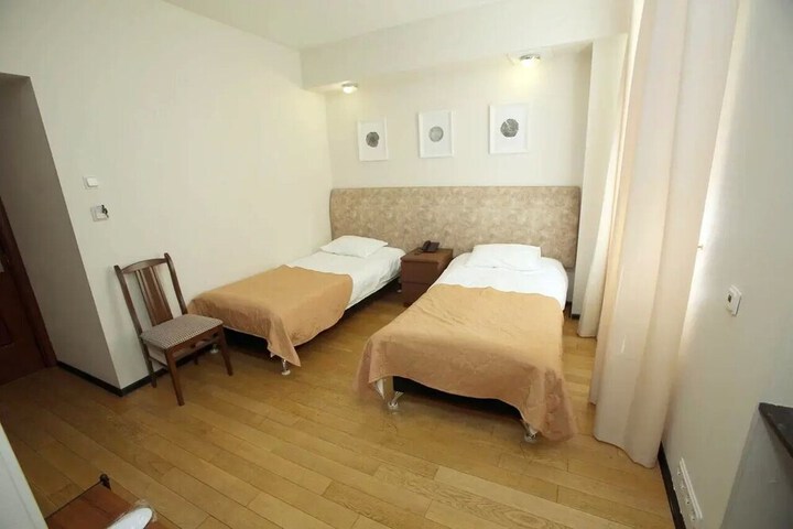 Room 17 of 44