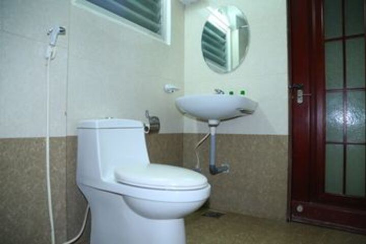 Room 2 of 18