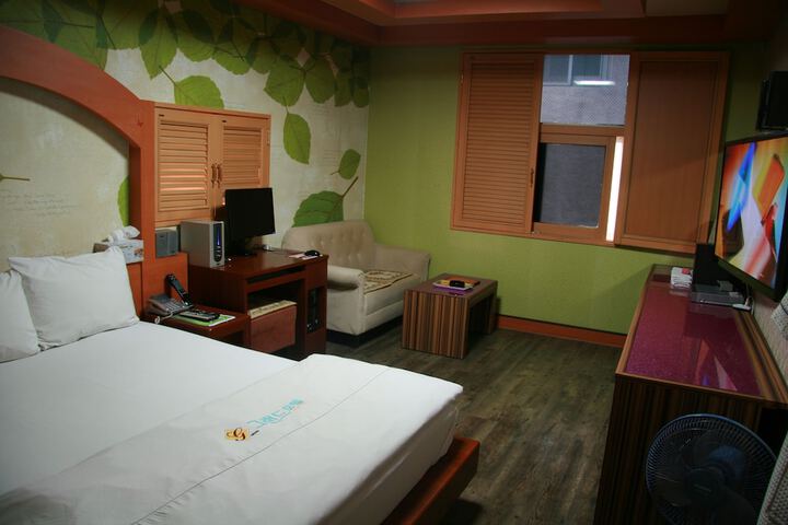 Room 3 of 22