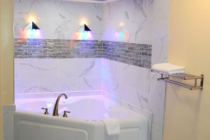 Jetted tub