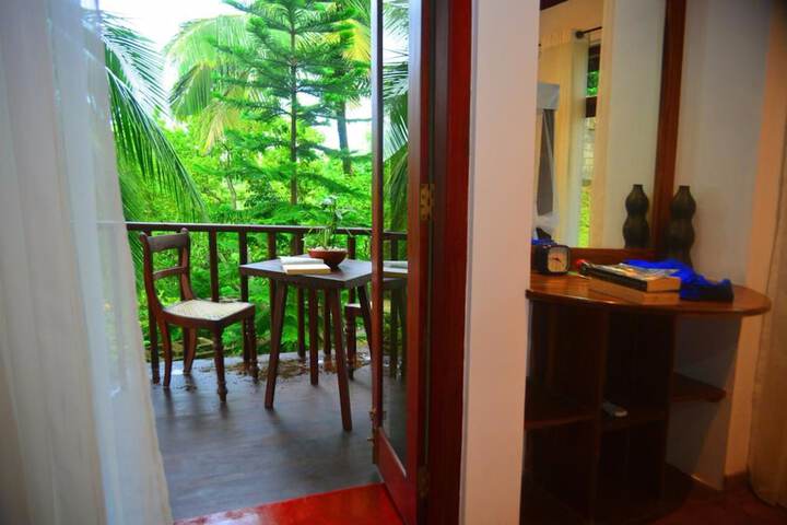 Room 6 of 42