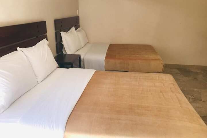 Room 4 of 9