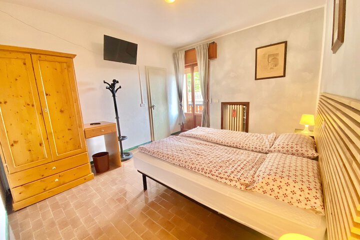 Room 4 of 13