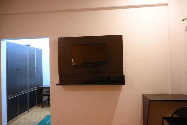 Room 15 of 106