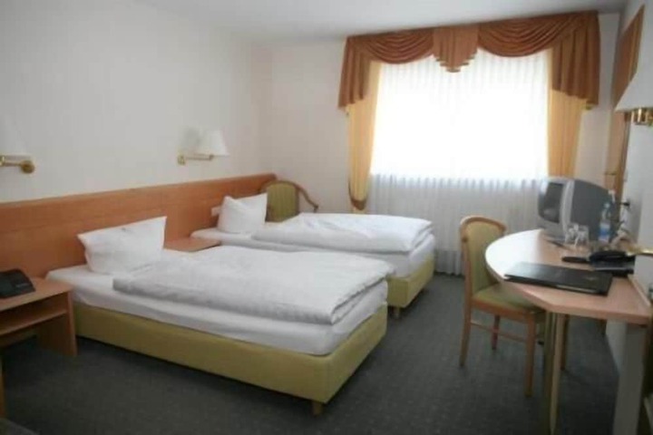 Room 4 of 23
