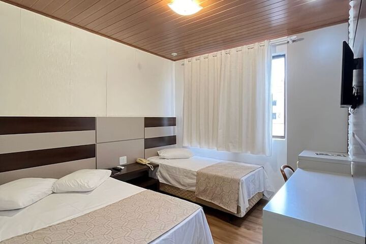 Room 32 of 80