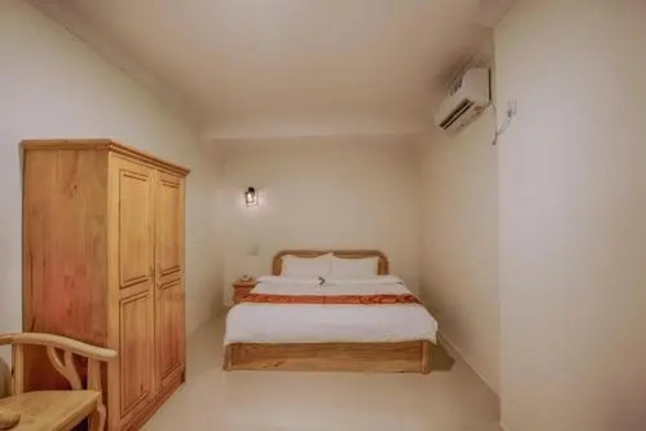Room 6 of 17