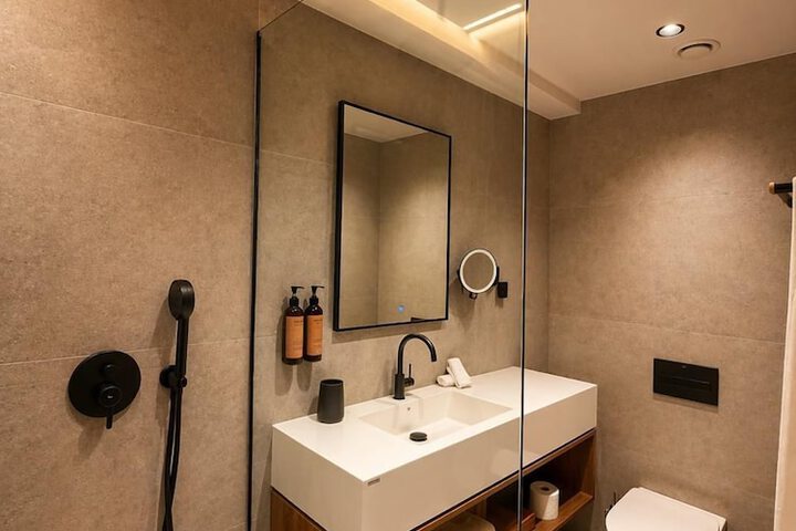 Room 36 of 41