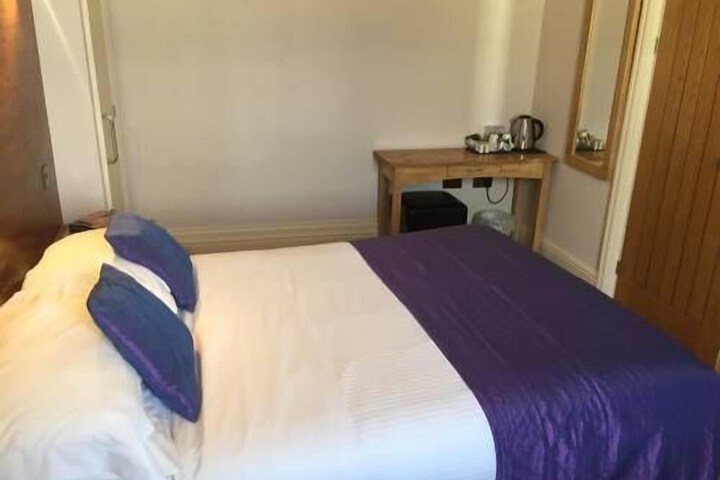 Room 33 of 64