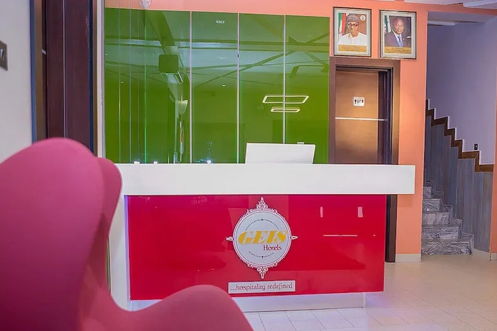 Room 9 of 11