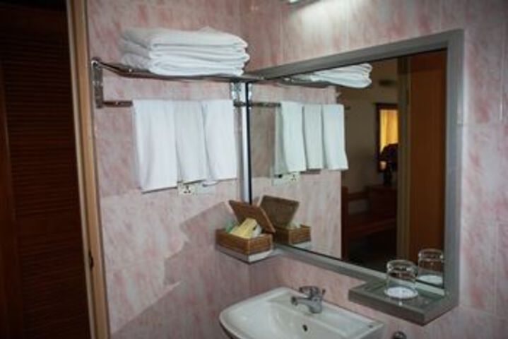 Room 2 of 68