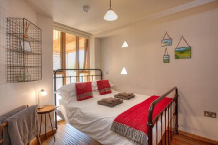 Room 14 of 16