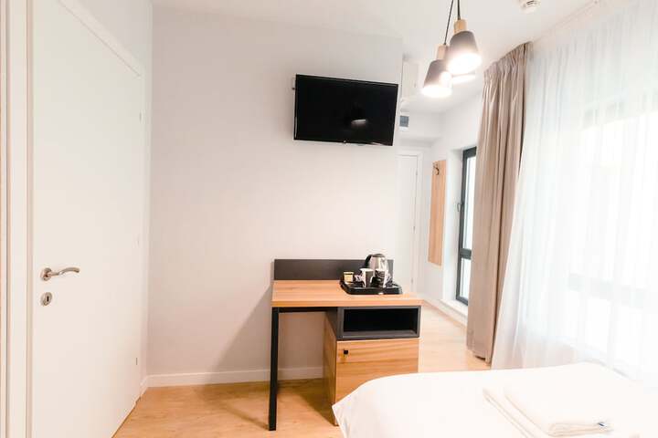 Room 9 of 48